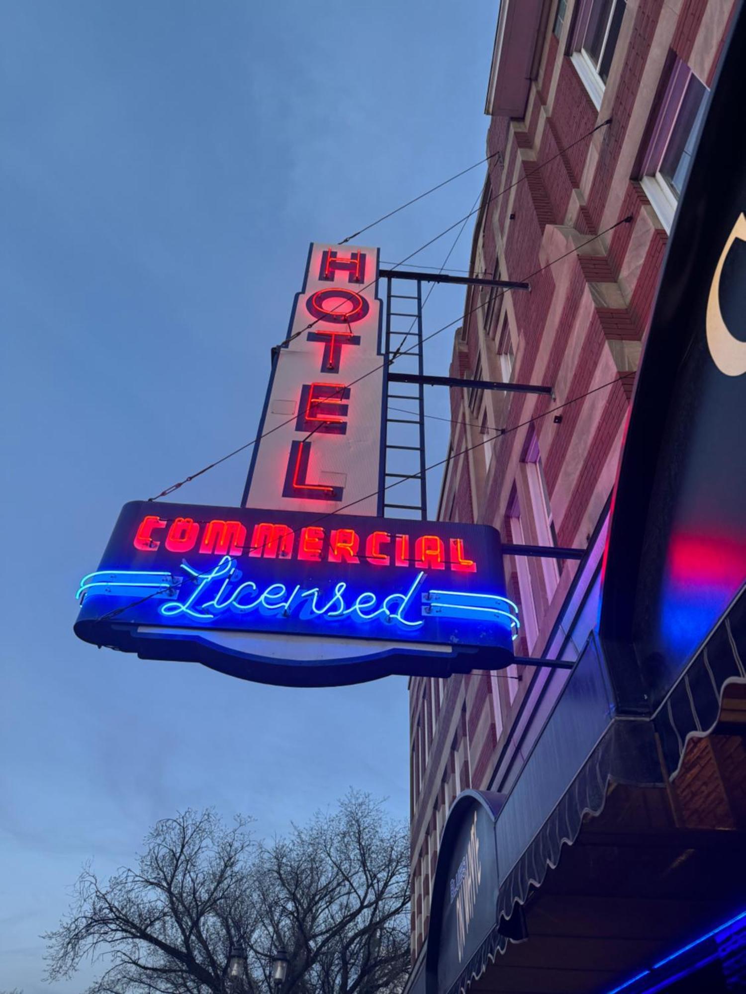 Commercial Hotel Edmonton Eksteriør bilde